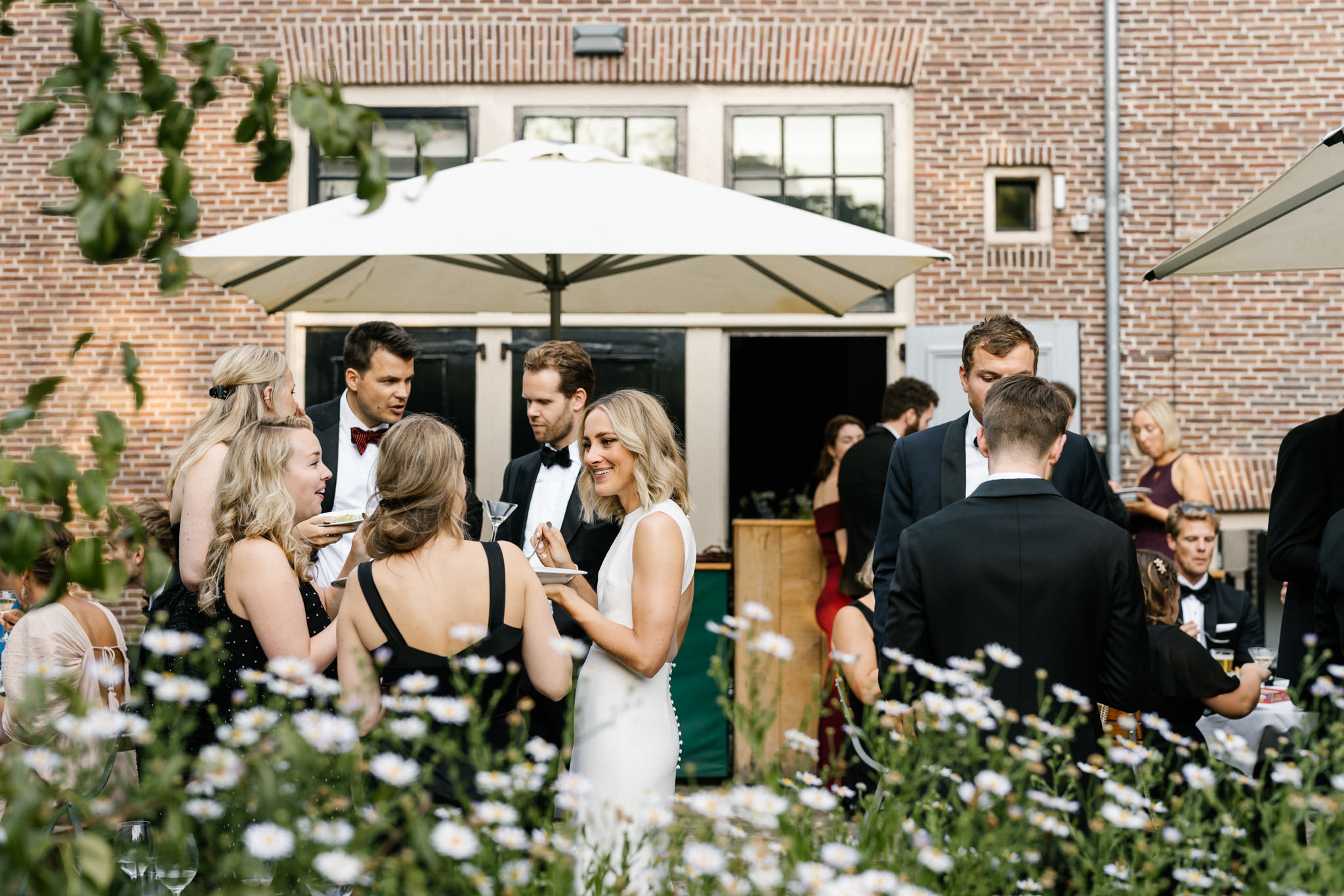 Outdoor walking dinner at Huize Frankendael