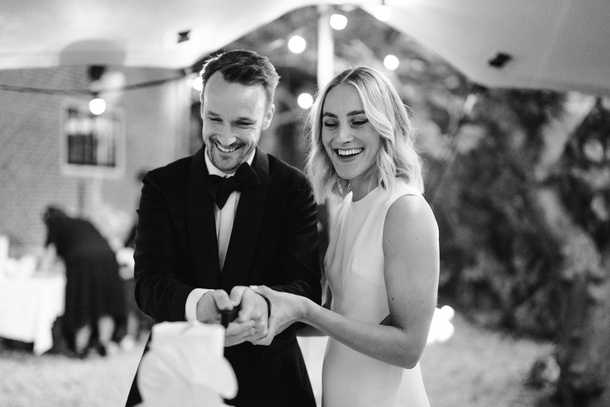 bride and groom with wedding cake at Huize Frankendael 