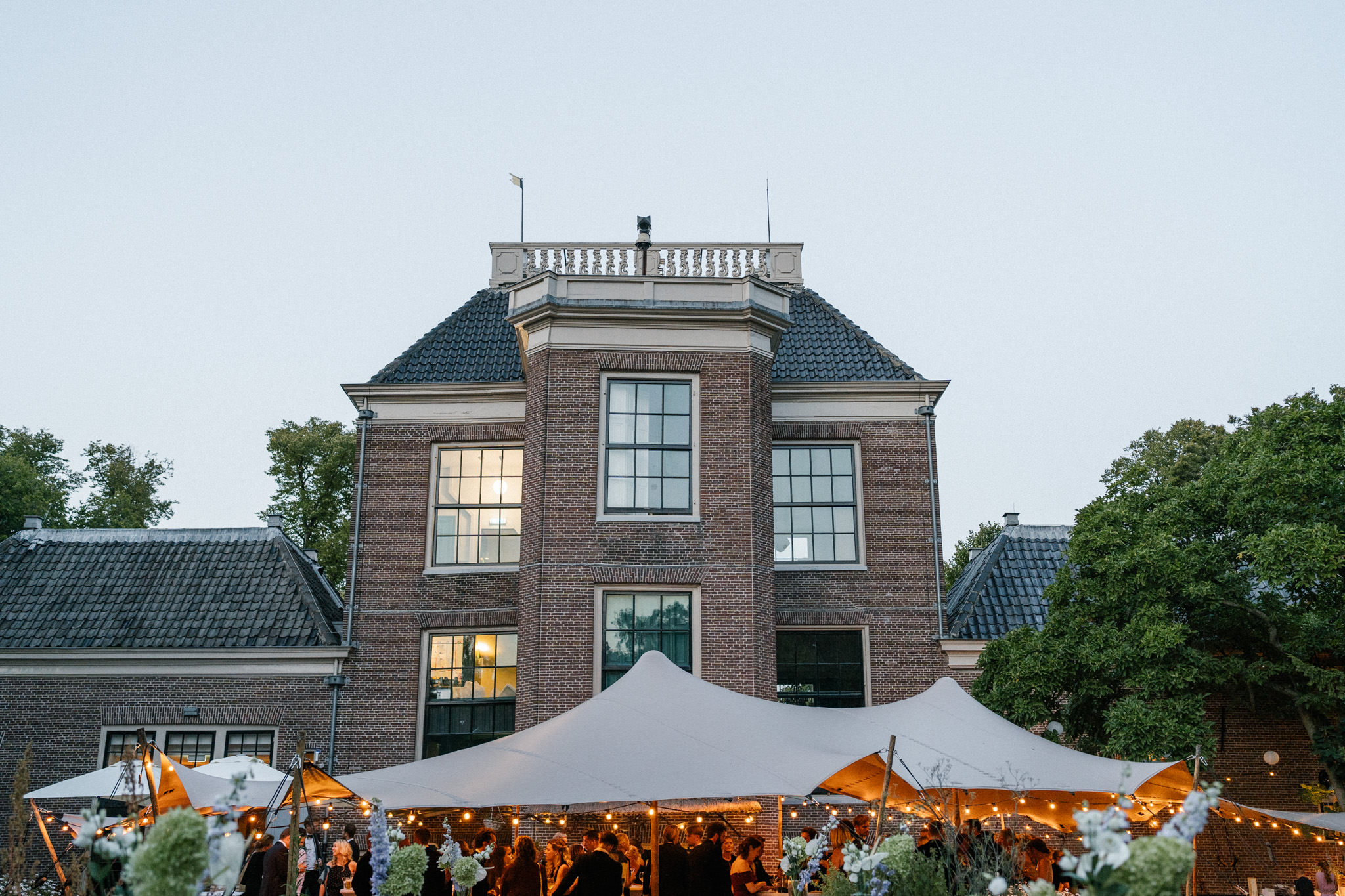 Outdoor walking dinner at Huize Frankendael