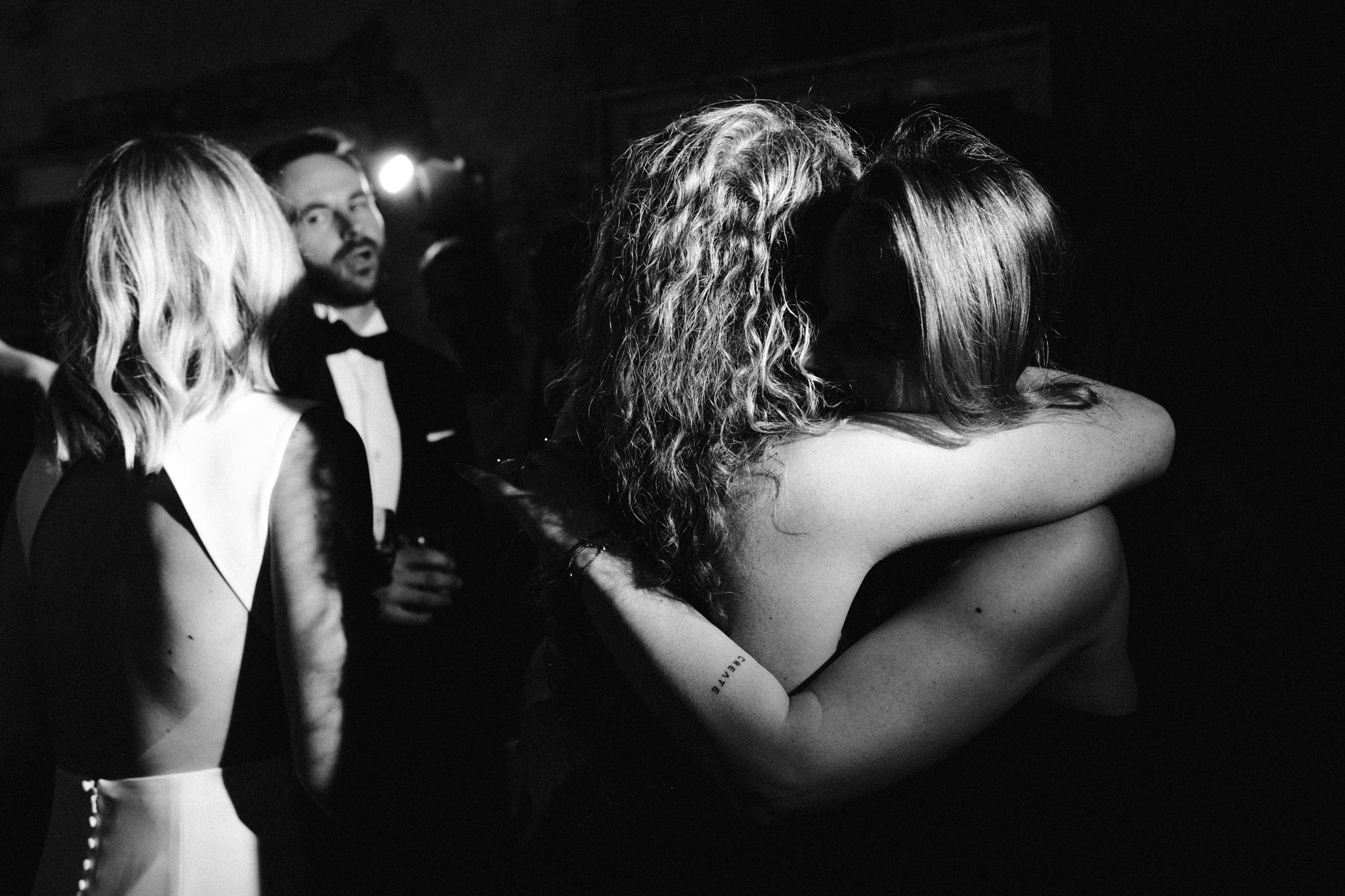 Wedding party dancing in the garden at Huize Frankendael