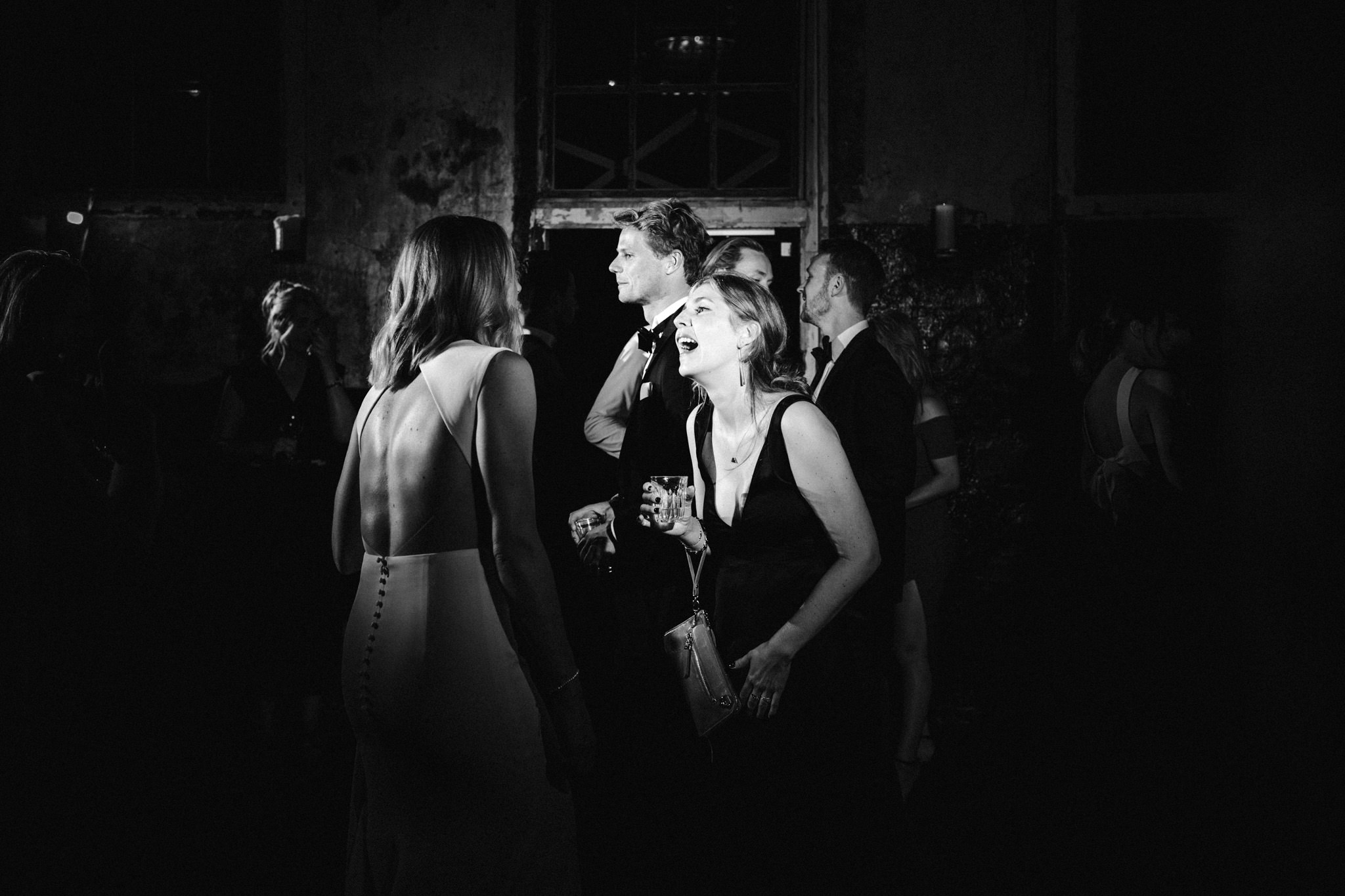 Wedding party dancing in the garden at Huize Frankendael